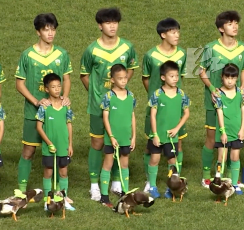 “加油鴨”亮相湘超賽場!